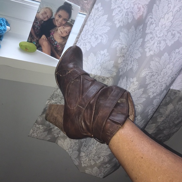 Adorable pair of pre owned boots - Picture 3 of 8